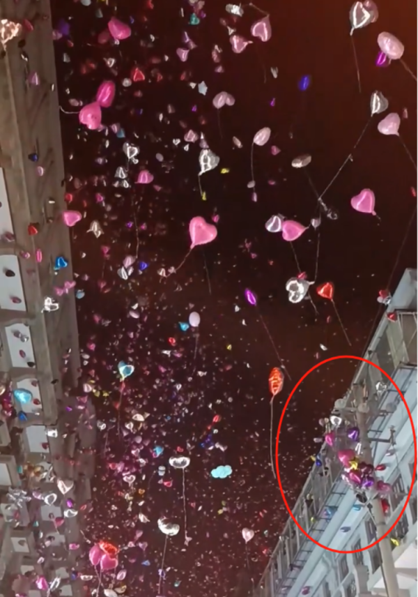 外围足球APP下载 武汉江汉路跨年放氢气球激励爆炸 当地消防: 民众自愿举止