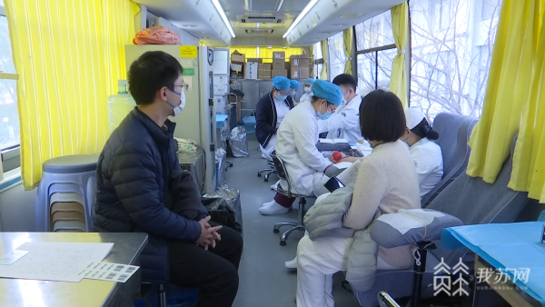 外围足球APP下载 医护东谈主员带头作念标准 南京首场团体献血走进病院